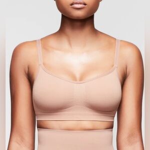 NWOT SKIMS seamless sculpt bralette